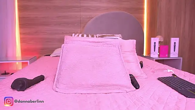 danna_berlin_ - Danna_berlin_'s free webcam - UK Sex Cams