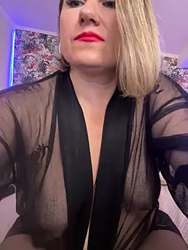 kiraroxx - KiraRoxx's free webcam - UK Sex Cams
