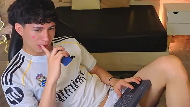 kaelwolf_tay webcam