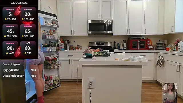 Blondiewithanass webcam