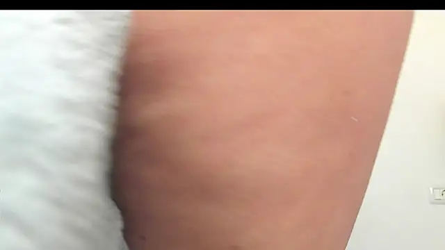 lorena422 (F mature) - fringers ass