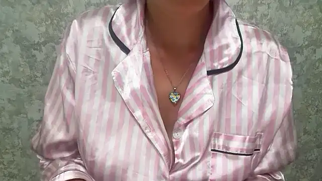 Angelinaa19 webcam