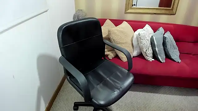 NicolettColin live cam on StripChat