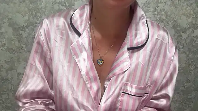 Angelinaa19 webcam