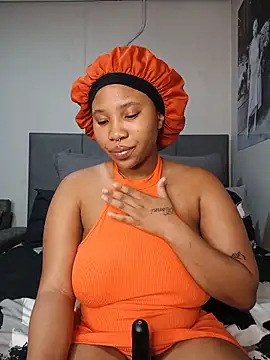 DrippinCaramelCutie webcam