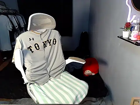 naughtyboyloy_0 live cam on StripChat