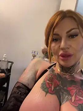 krysstal003 Live Webcam on Stripchat