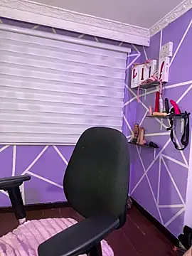 MiiaaJoness webcam