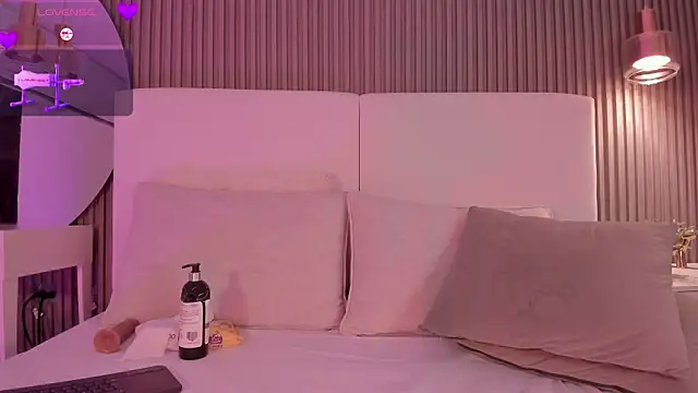 annie_clarkson live cam on StripChat
