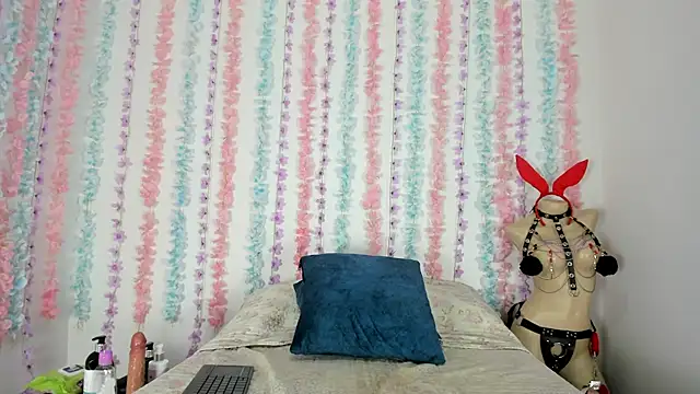 PaulinaThomson live cam on StripChat