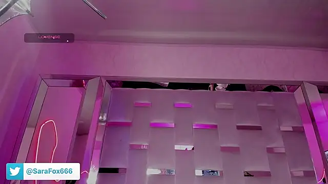 Sara_Foxx1 webcam