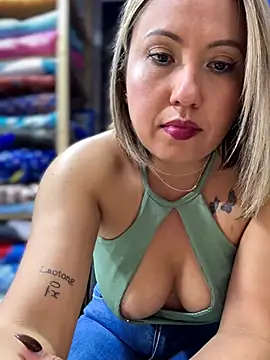 VIOLETA-25_ live cam on StripChat