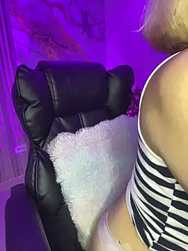 noah_ec live cam on StripChat