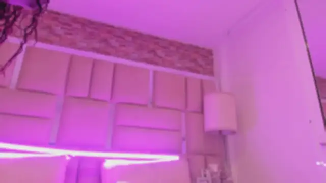 ShaniaBrownn webcam