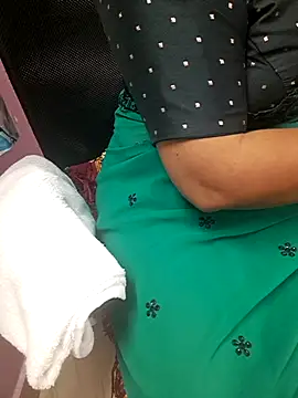 Tamil_Ammani live cam on StripChat