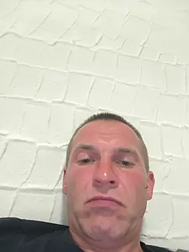 AttractiveSilk5 webcam