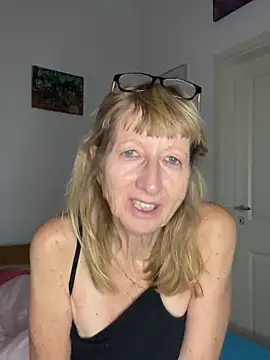 MatureKim webcam