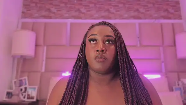 ShaniaBrownn webcam