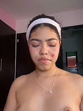 KellyOlsenbe webcam