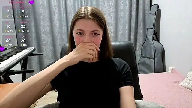 CutieAnny live cam on StripChat