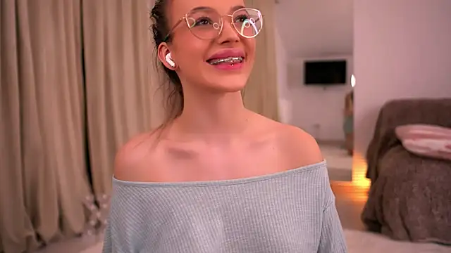 KylieJoyce webcam