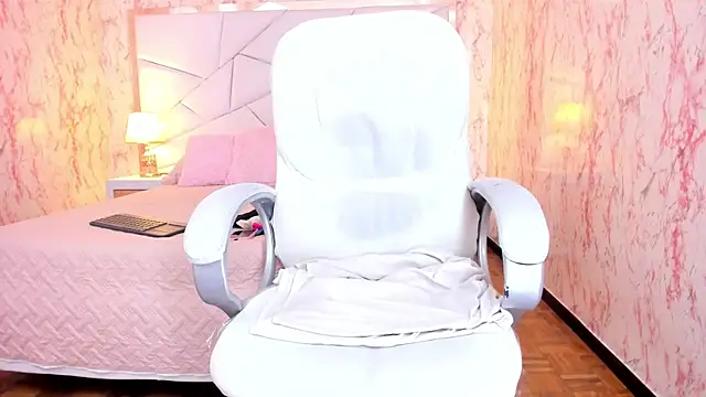 Emily_Whinfre webcam