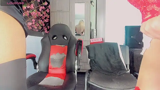 Thiara_veky_ webcam