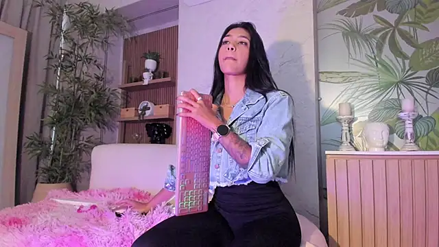 AntonellaRossi live cam on StripChat