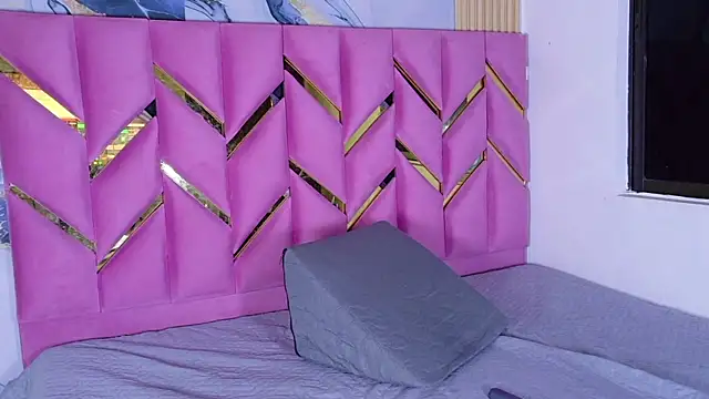 kinkyandsavage webcam