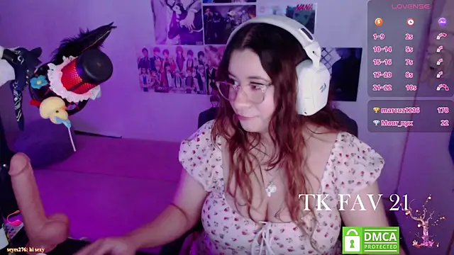 Pink_girl0n webcam