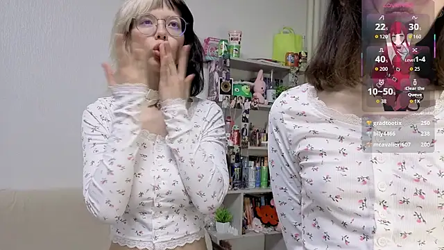 Layla_Muur webcam