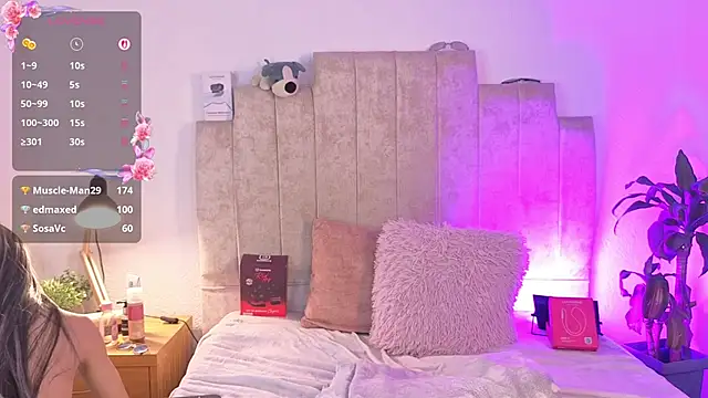 Emily_hall19 live cam on StripChat