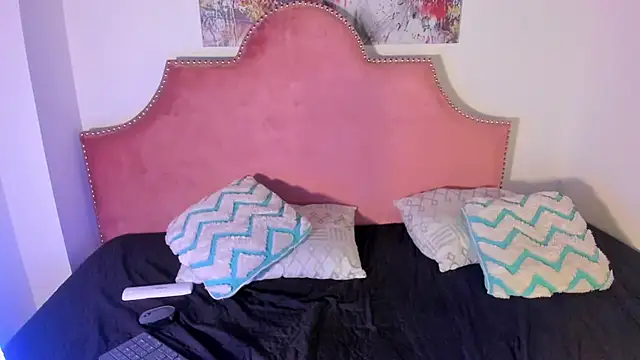 TyraHoney webcam