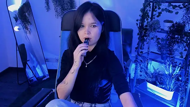 Elainebeness live cam on StripChat