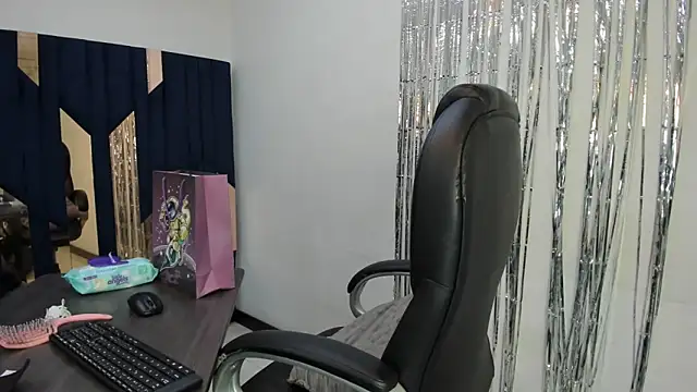 Aisha_hotts777 webcam