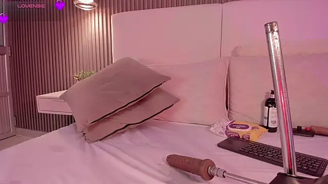 annie_clarkson webcam
