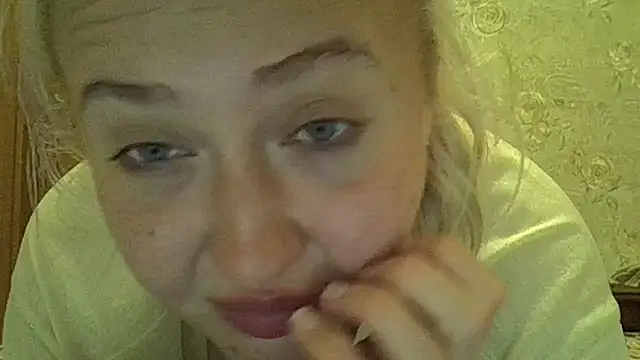 CurvyWild_Lady30 webcam