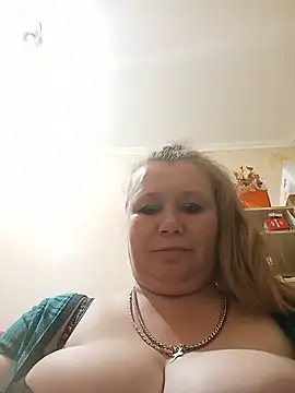 KiraStanton webcam