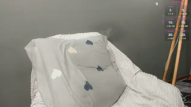 LeyaBloom webcam