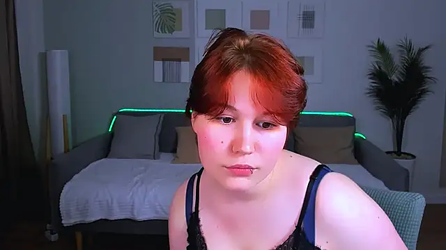 MiaLacrice webcam