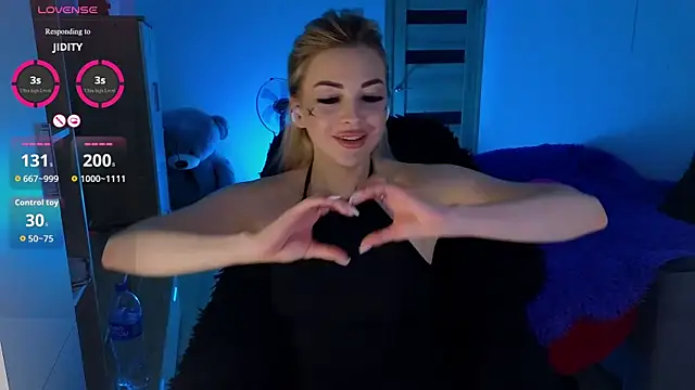 MilanaOmg webcam
