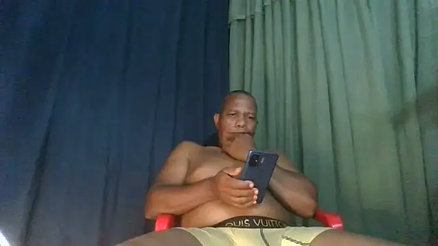 bigblackcock75 webcam