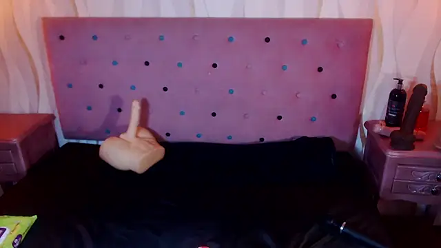 Milf_NaomiBraunx webcam