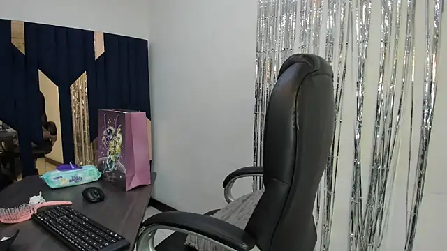 Aisha_hotts777 webcam