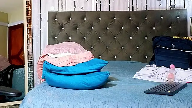 Alex_Bloom webcam