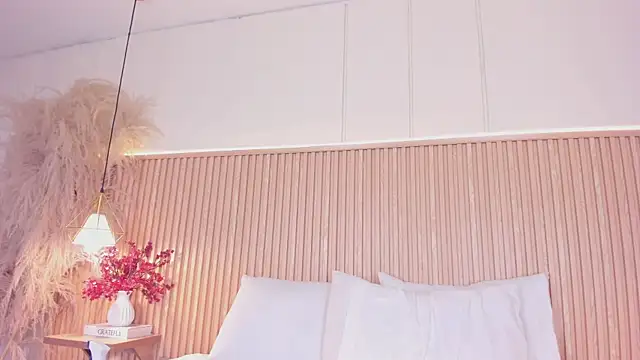 NahimiThompson webcam
