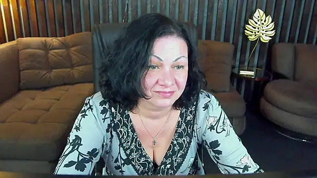 IrissMoon live cam on StripChat