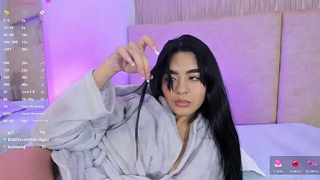 _kyraa_ live cam on StripChat