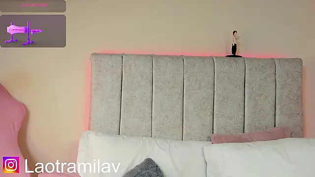 MilaVelour webcam
