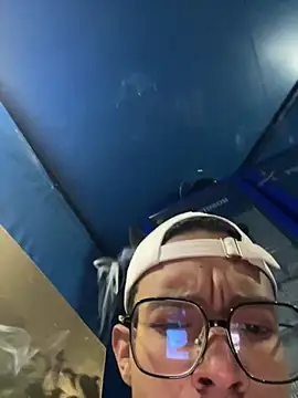 andres_boy252 (M twink) - cum show in the park public 🔥😈